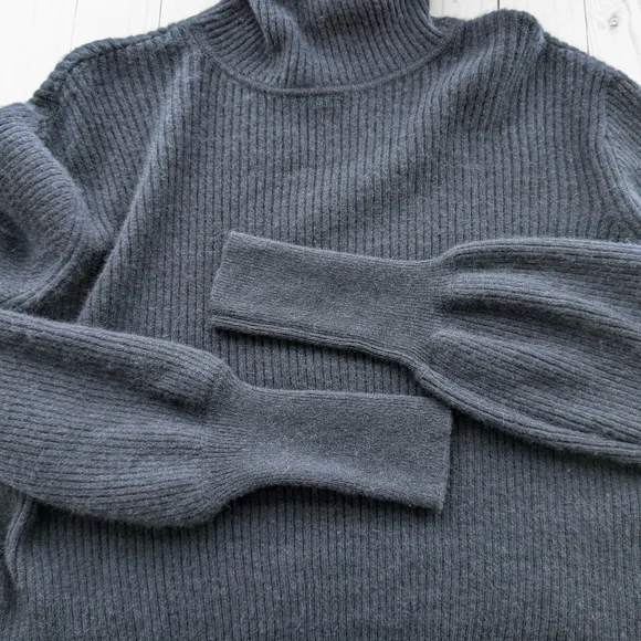 Reformation • Luisa Cropped Cashmere Sweater - Picture 5 of 9